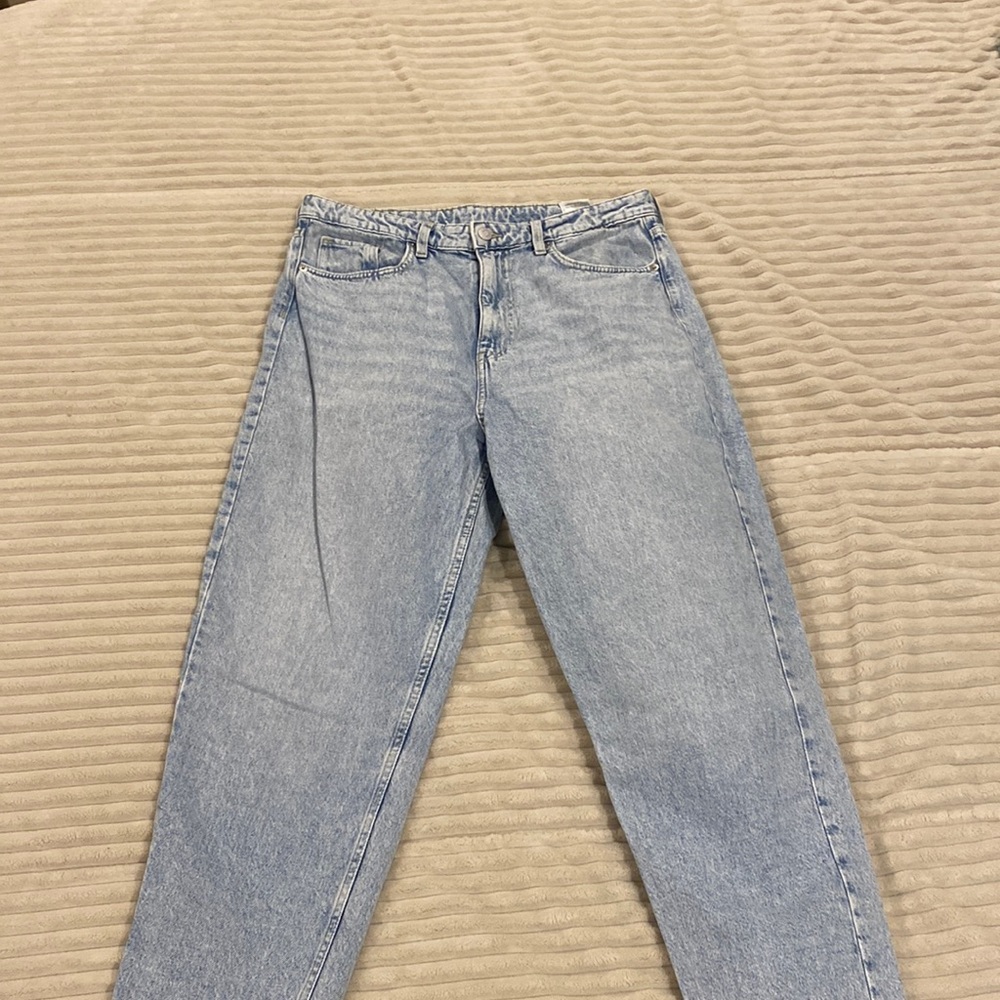 H&M 'loose mom jean'